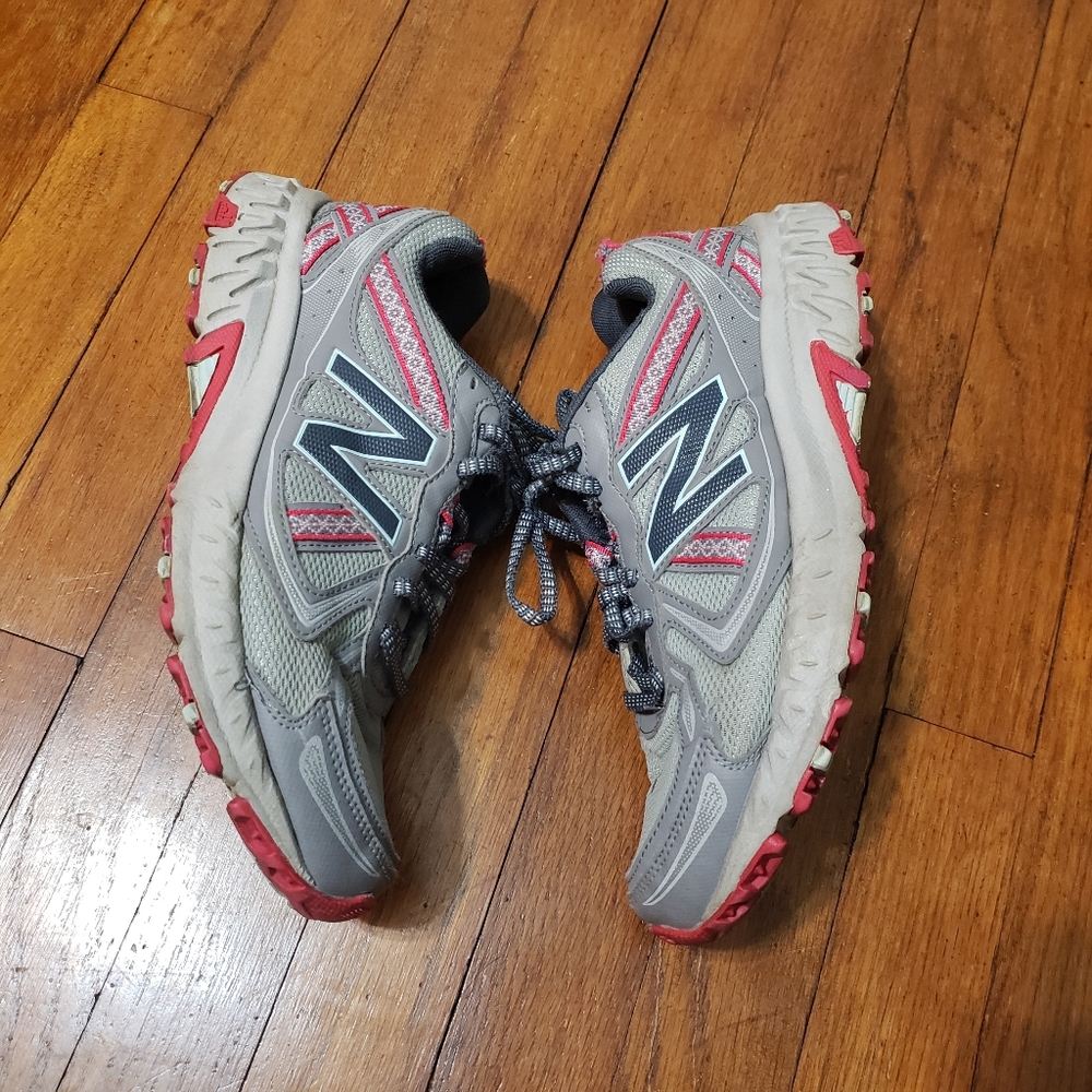 New Balance Women's Tech Ride 410 V5 All Terrain Gray/Pink Running Shoes Sz 8